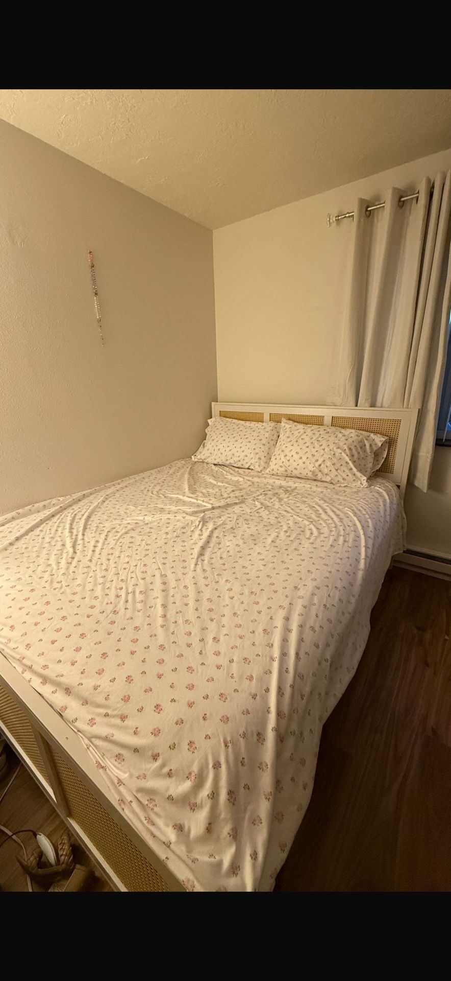 🌿 Rattan Queen Bed Frame – $200 (practically New, Bought It 2 Months Ago)