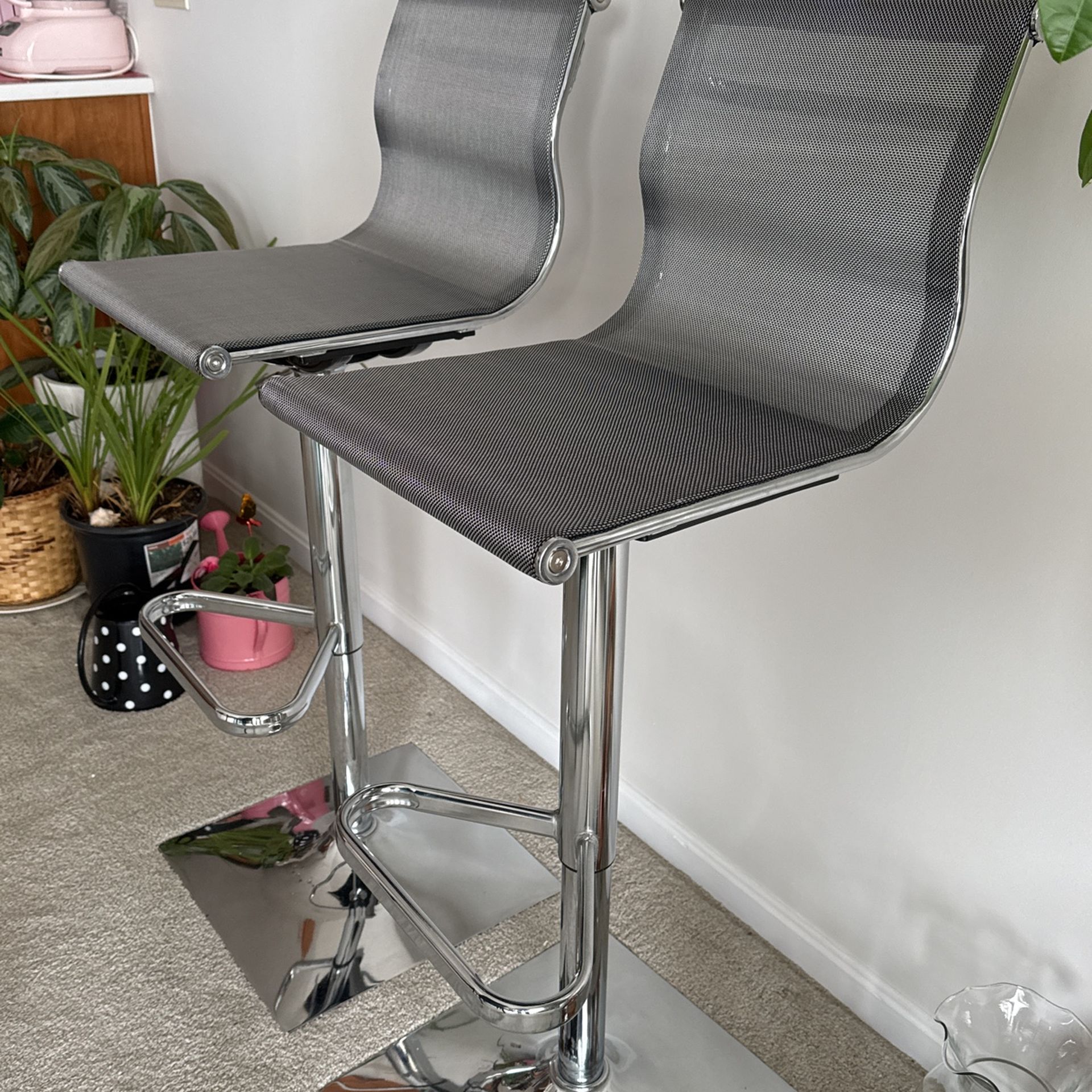 Like New Chrome Adjustable Height Bar Stools