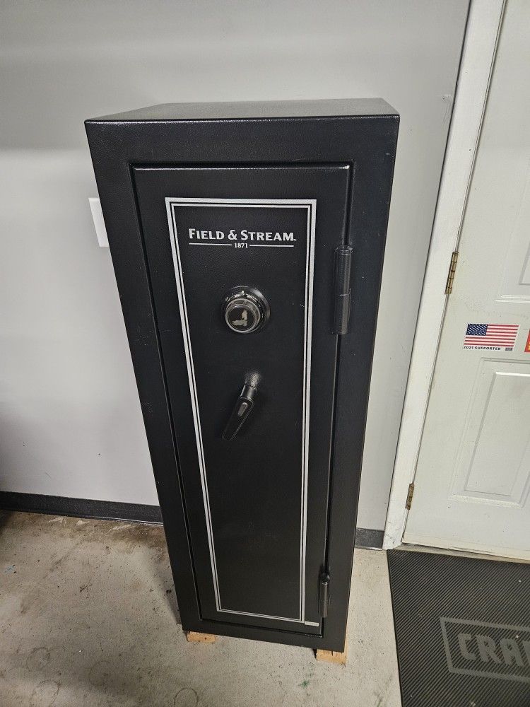 FIELD AND STREAM 10 GUN SAFE