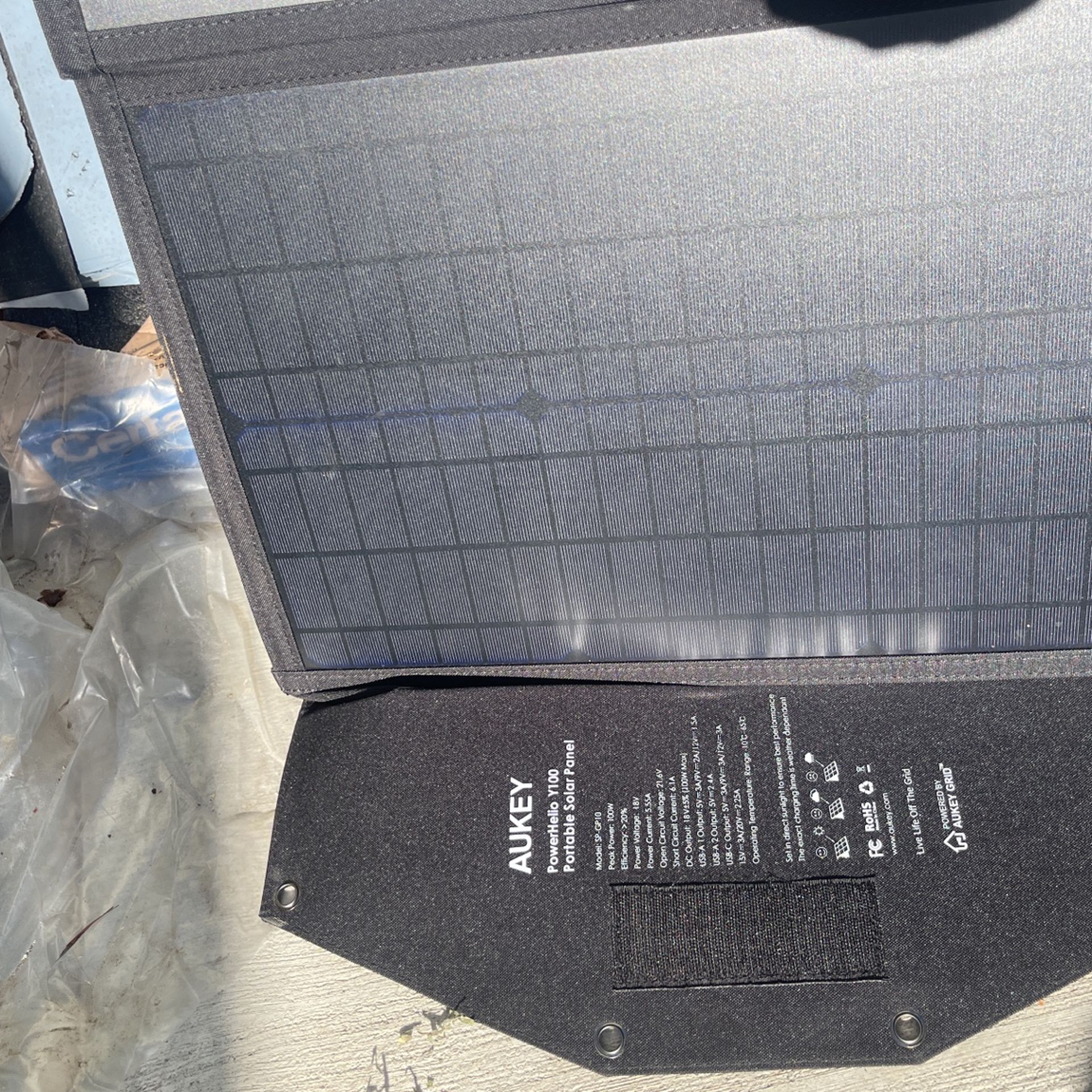 AUKEY PowerHelio Y100 (100W) SP GP10 Portable Solar Panel 