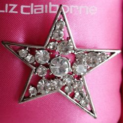 NEW LIZ CLAIBORNE SILVER RHINESTONE STAR PIN/BROOCH