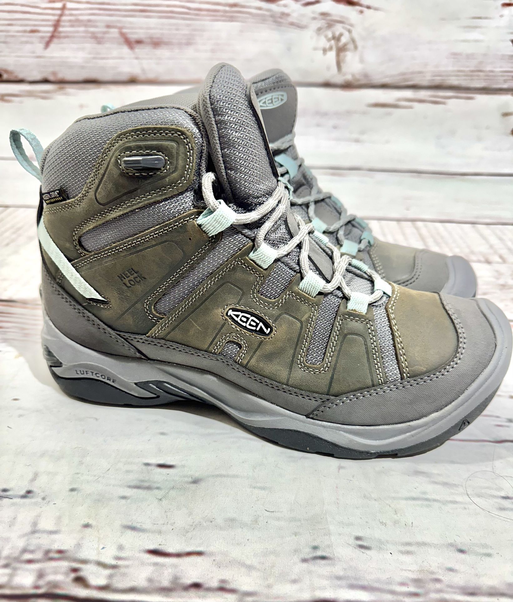 KEEN Womens Circadia Mid Height Waterproof Hiking Trail Boot Shoes Sz 9