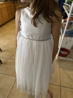 David’s Bridal Flower Girls Dress Used Once .  Dress is brand new and in great condition.  Size 7 in girls