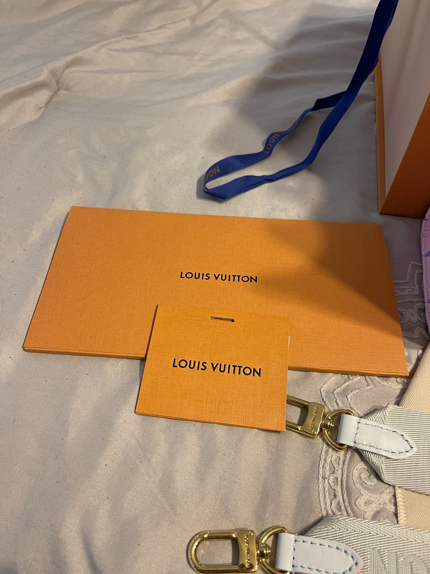 Louis Vuitton San Tulle Lv Initials Monogram Eclipse Reversible M9043 for  Sale in Palo Alto, CA - OfferUp