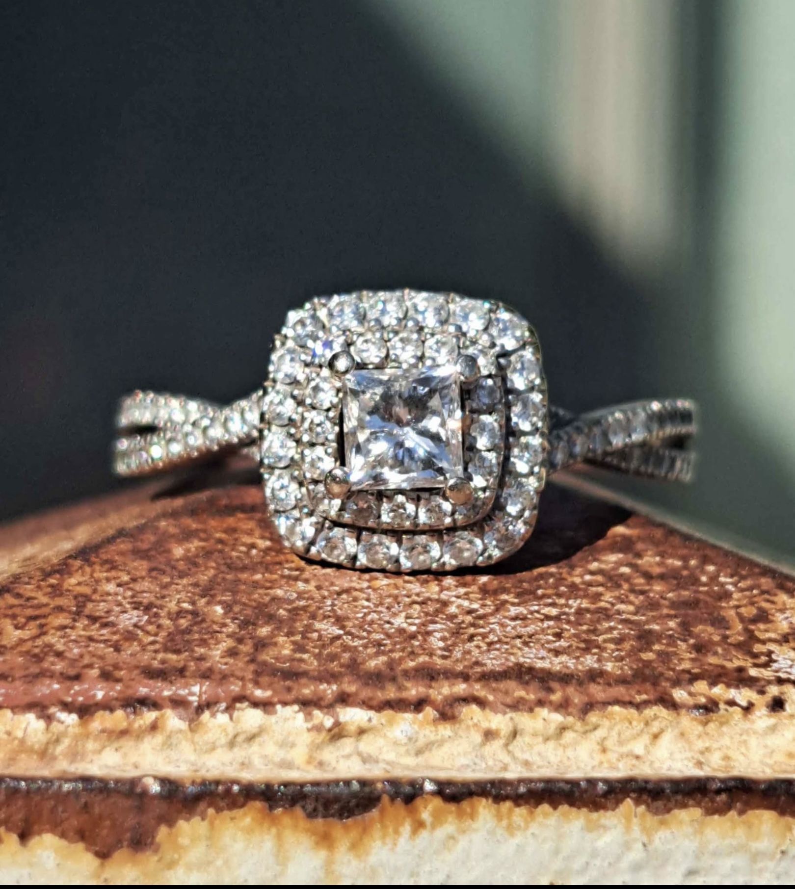 $3,800 At Kay Neil Lane Natural One Carat Diamond Engagement Ring 1/2 Carat Center