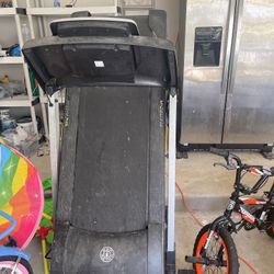 Gold Gym Running Machine 