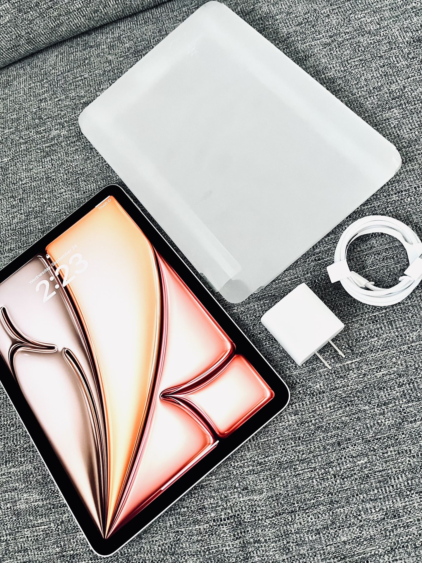 Apple iPad Air 11-inch M3 256GB! Brand New With Apple Warranty 9/2026! 2025 Model! Starlight Color !