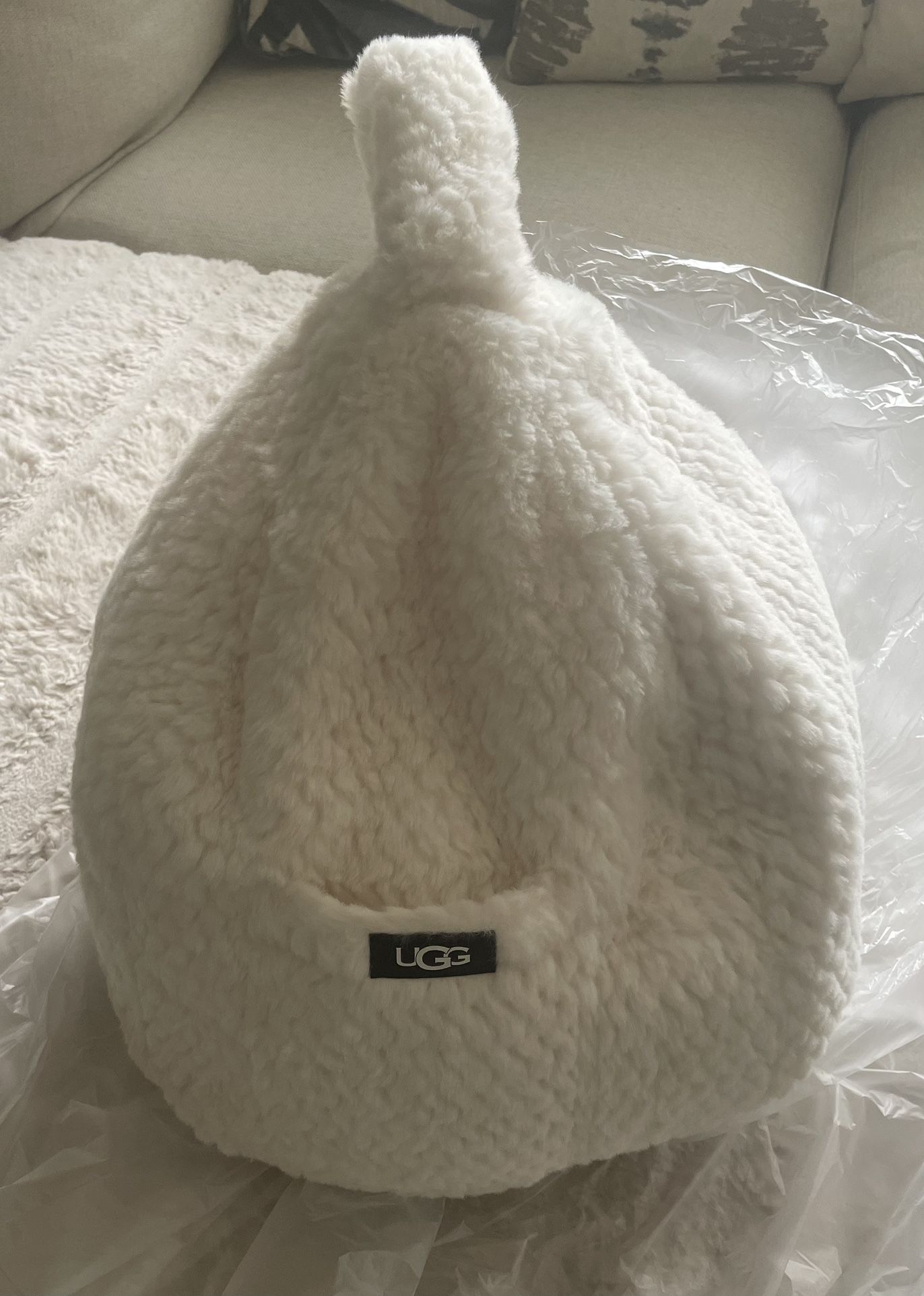 UGG Dawson Lap Pouf Oatmeal Faux Fur Beanbag For Tablet Kindle Iphone & Books