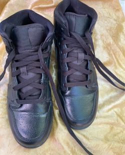 Nike Jordan black kids size 6Y
