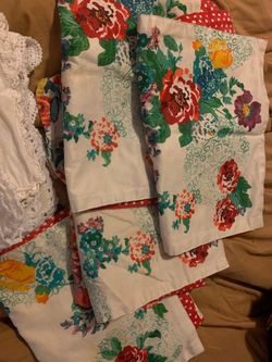 Pioneer woman place mats (4)