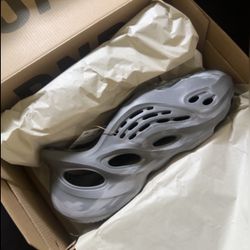 Adidas Yeezy Foam RNR (new) sz: 10