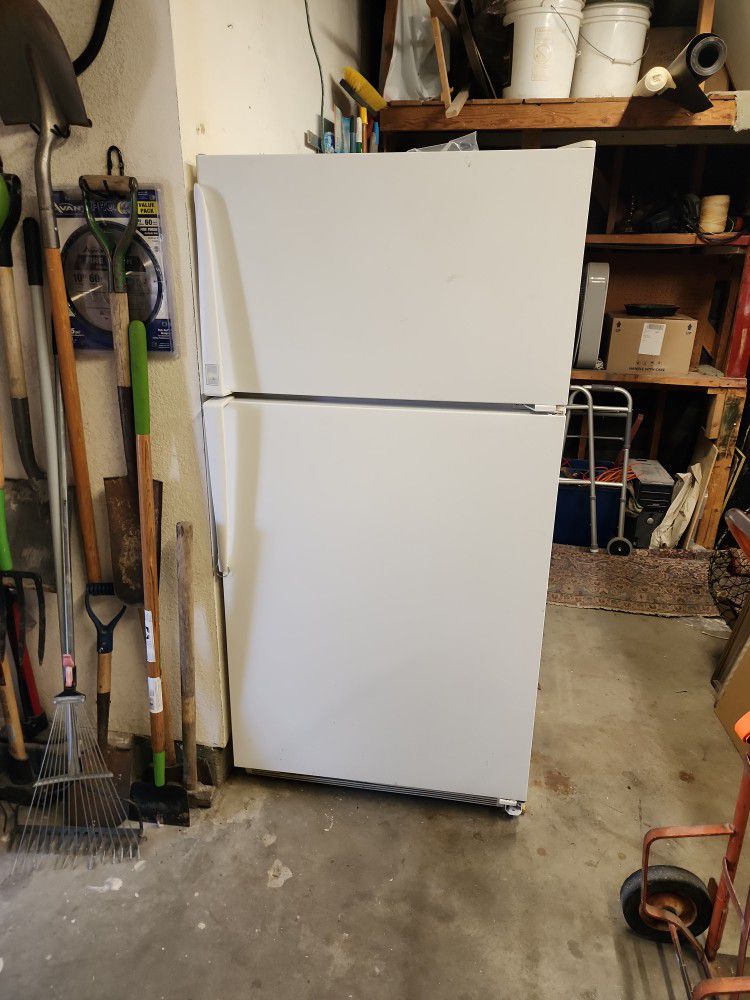Amana Top Freezer Refrigerator 