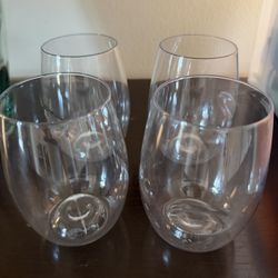 Plastic Wine Glasses (4)