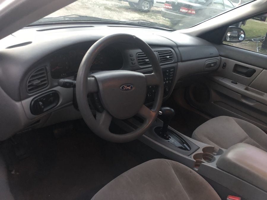 2004 Ford Taurus