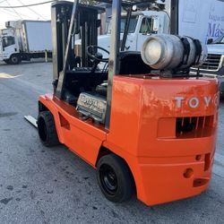 Forklift Toyota 9500 LB