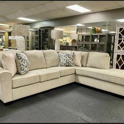 Decelle Putty  Sectional /couch 899