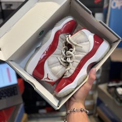 Jordan 11 Cherry - 7Y/8.5W