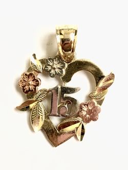 Heart , flowers with 15 anos pendant 14K FINE JEWELRY REAL 3 TONE GOLD.