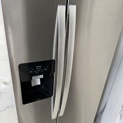 2022 stainless steel whirlpool refrigerator