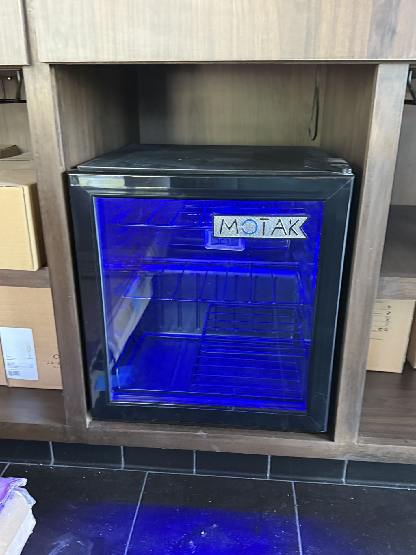 MoTak One Section Wine Cooler