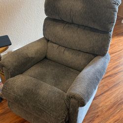La-Z-Boy Recliner – Excellent Condition – $250
