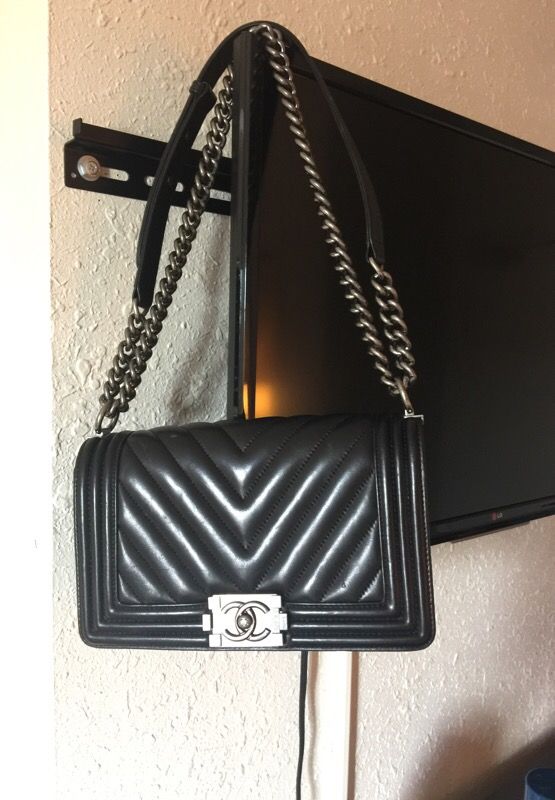 Authentic Chanel purse 21994328 Retail price is 5000 I m asking around 1200 if truly interested for Sale in Cerritos CA OfferUp