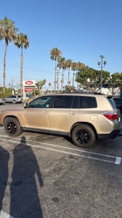 2012 Toyota Highlander – Reliable, Clean, Family-Ready!