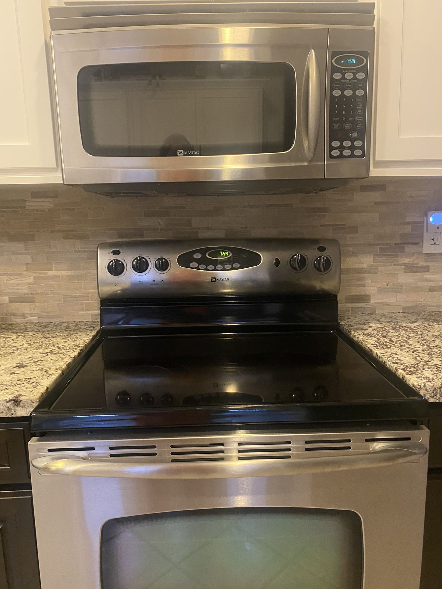 Maytag Electric Stove/oven and Microwave Oven