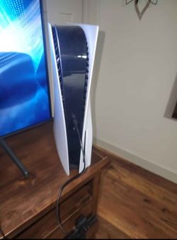 PlayStation 5 (PS5) Console + Controller – Excellent Condition