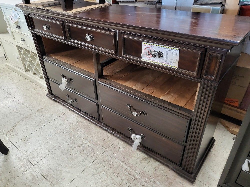 FLASH SALE!!!--- New Damaged/Blemished Dresser with Shelves