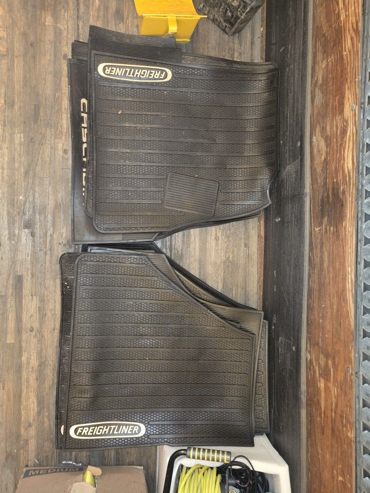 Freightliner Cascadia 2017 And Up Floor Mats