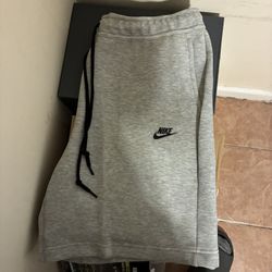 Nike Tech Shorts 