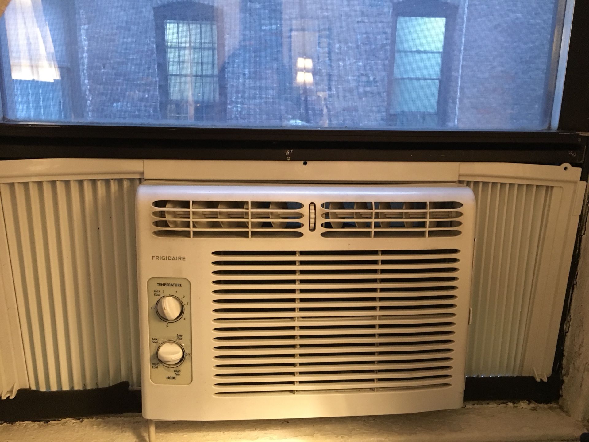 Frigidaire window Air conditioner