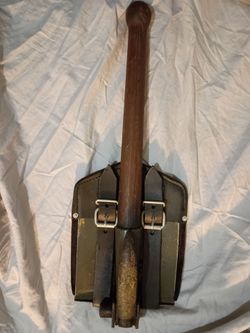 Military Folding Entrenching Tool with Leather Carrier