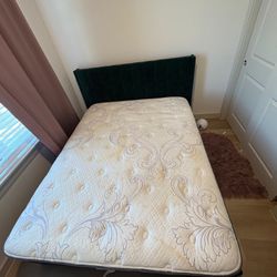 Queen size Lift Up Storage Bed- FREE CURTAINS !!! PLS READ DESCRIPTION