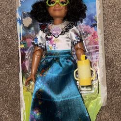 Disney's Encanto Mirabel 11 inch Singing Feature Fashion Doll