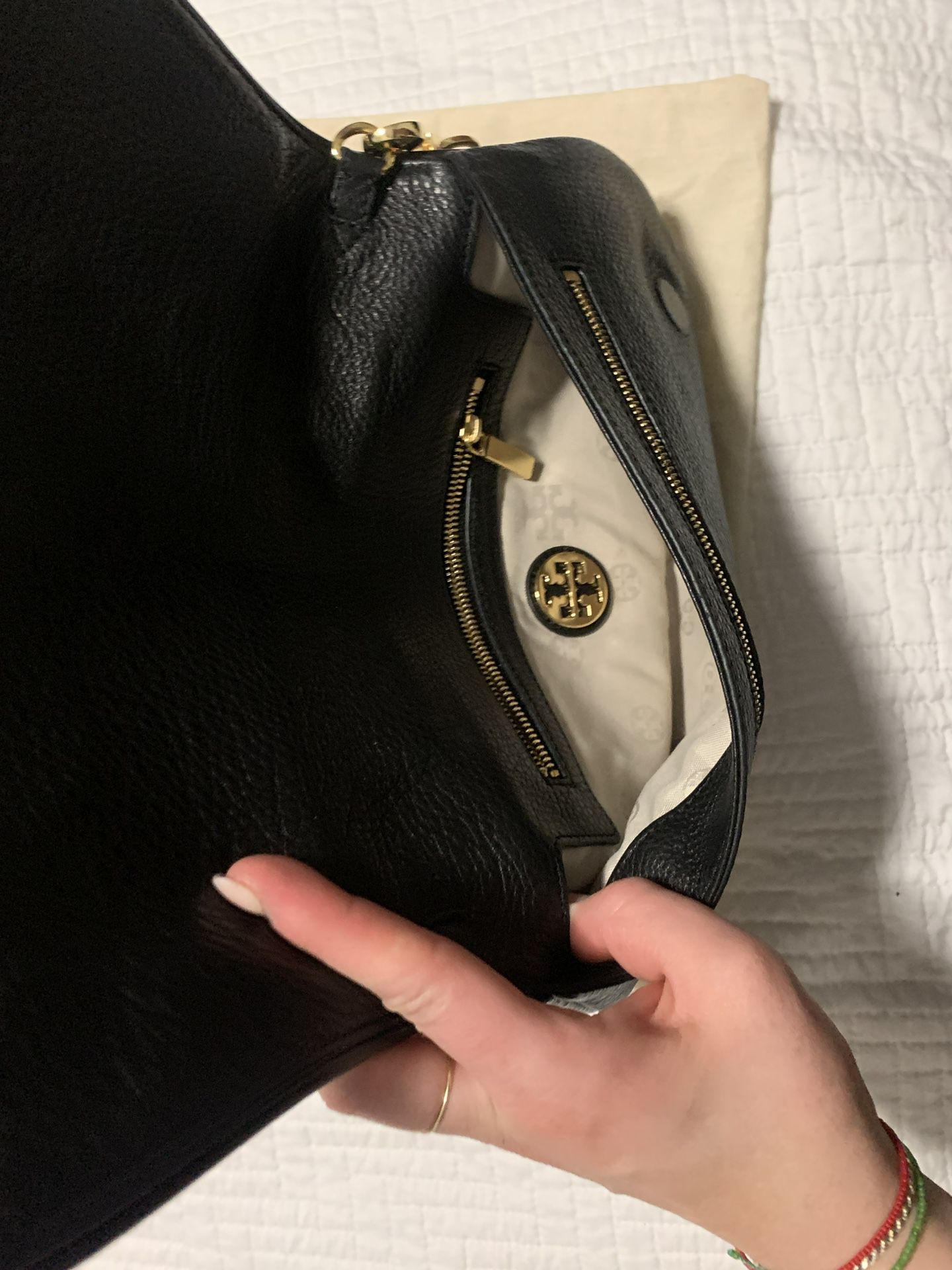 TORY BURCH KIRA QUILTED CAMERA BAG for Sale in Phoenix, AZ - OfferUp