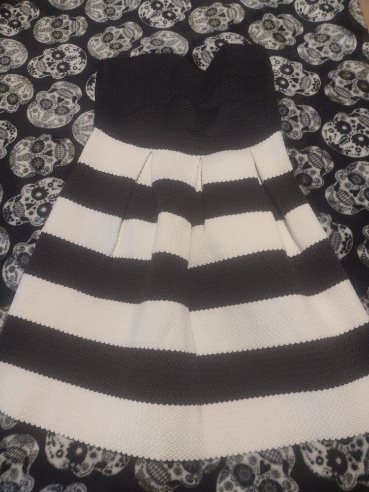 Woman's Strapless Dress By "Eyeshadow"