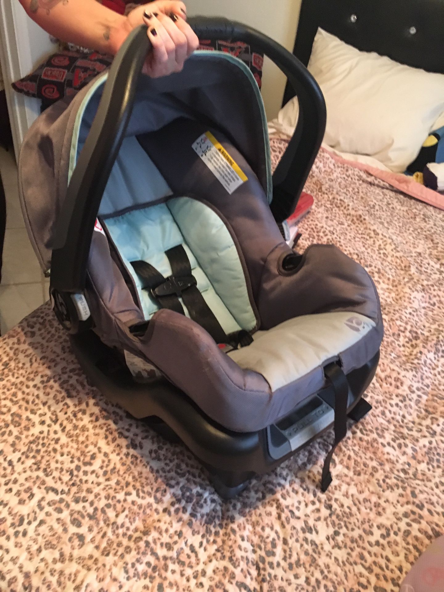 Baby trend cars seat with base