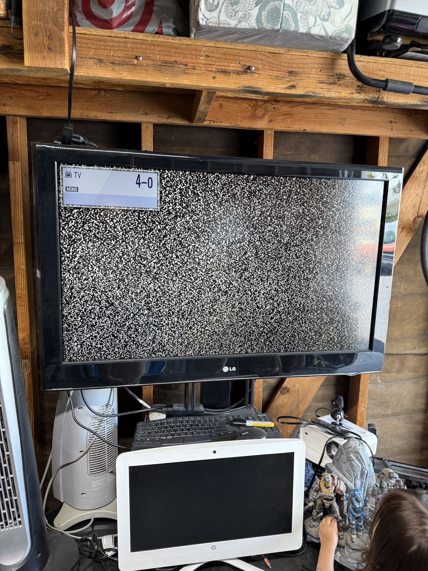 42” LG TV 1080p