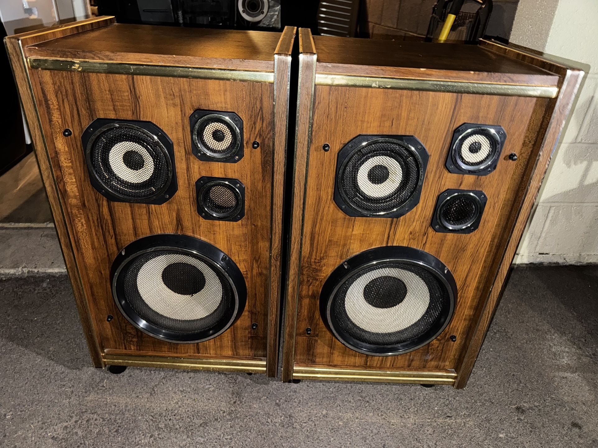 Floor Speakers