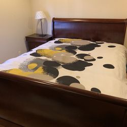 Queen Size Cherry Wood Bedroom Set – Elegant, Solid Great Condition