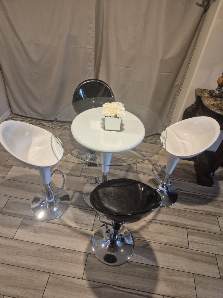 High Table With 4 Bar Stools Exelent Condition