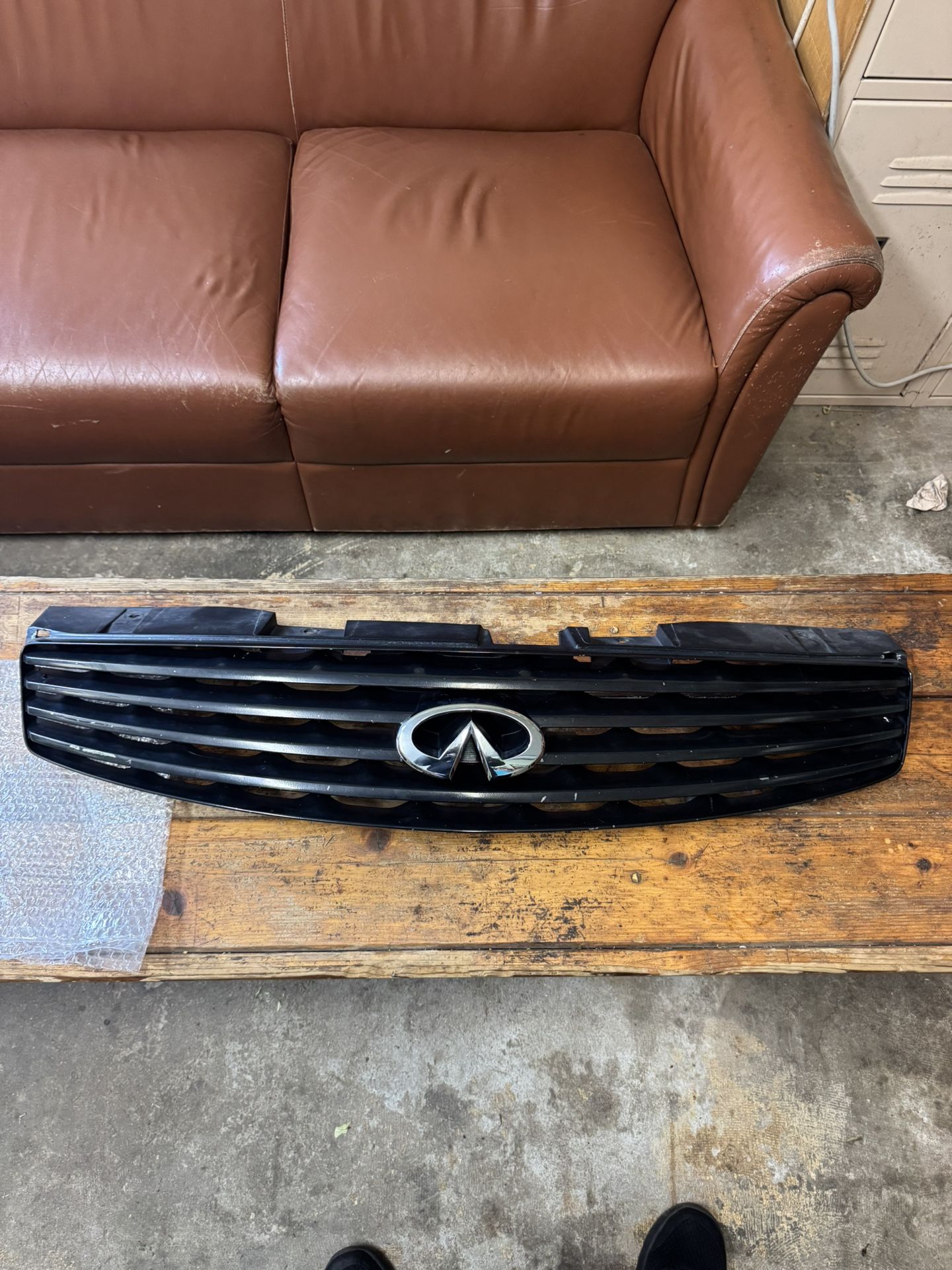 G35 2006 Infiniti Coupe OEM Front Grill