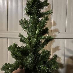 Christmas 🎄 Tree 🎅🏼Avariable $18 Lynwood 