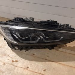 BMW M4 430i M440i right headlight W/O shadowline