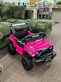 12V Kids Ride On Electric Truck Car, 2WD, 4-wheel suspension, Adjustable volume, Microphone jack, Power display, LED - Pink. 💰100$