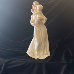 Mother And Child Porcelain Figurine O