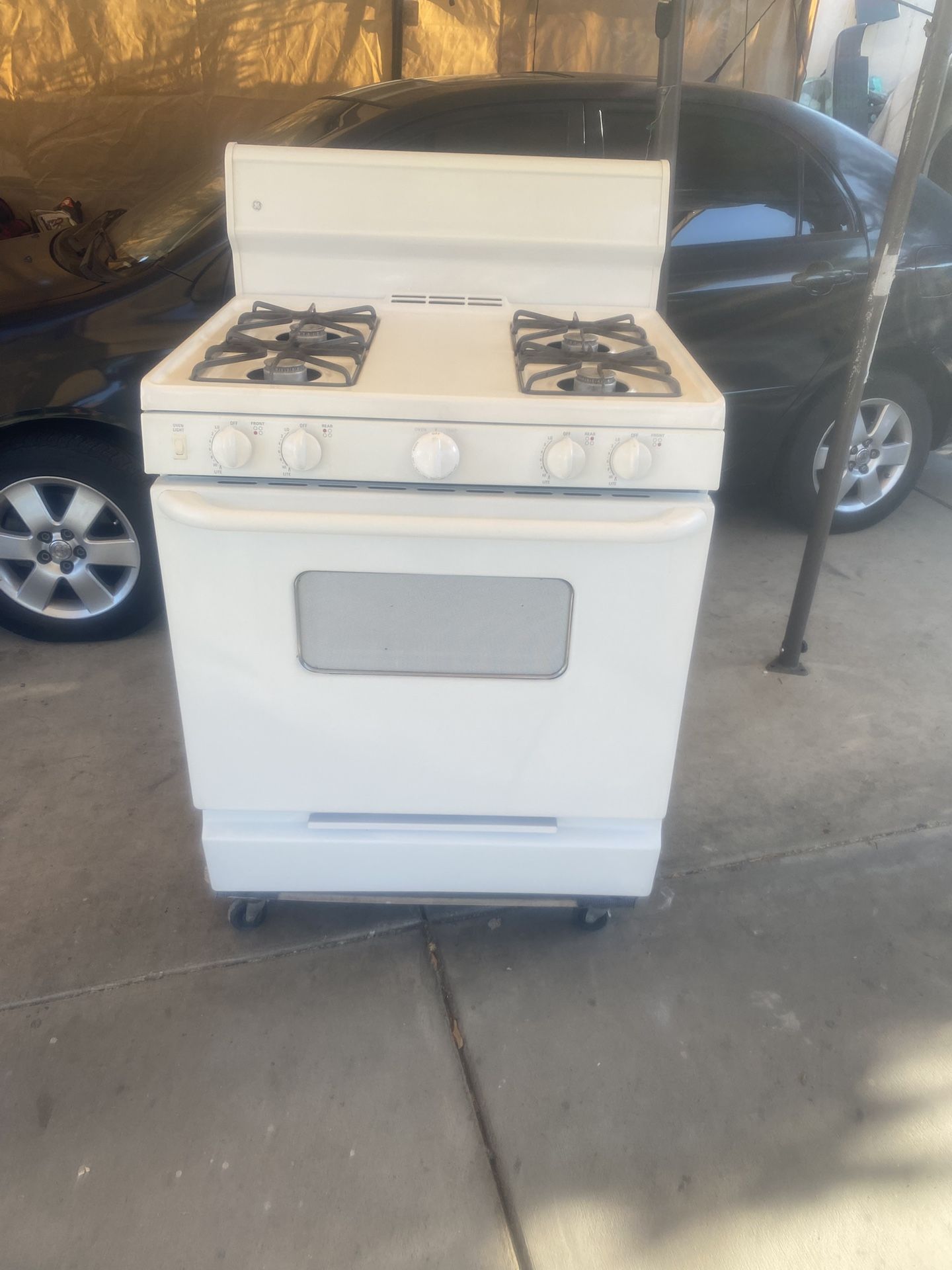 GE gas Stove everything works 30 In