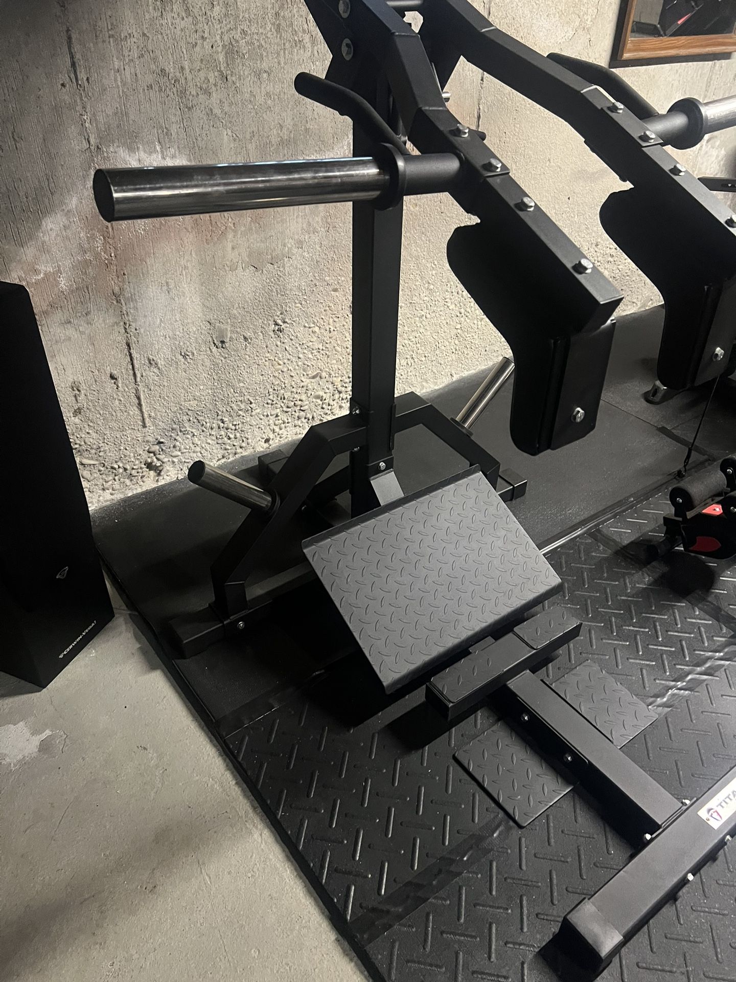 Titan fitness leverage squat machine